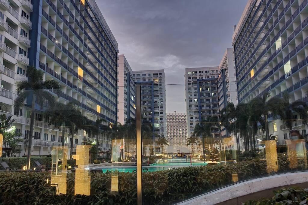 Ezbeds Mall Of Asia Manila Exteriör bild